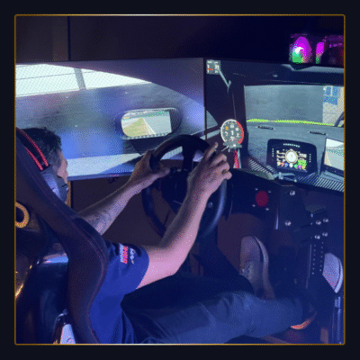 Últimos dias para conferir exposição e simulador da Stock Car no Villa Romana Shopping!